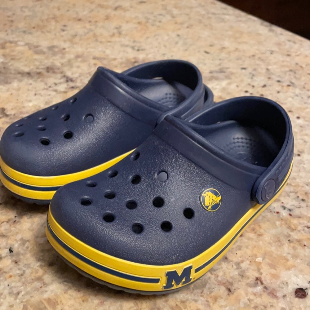 Great condition Baby Michigan Wolverines Crocs Size 6 c 7